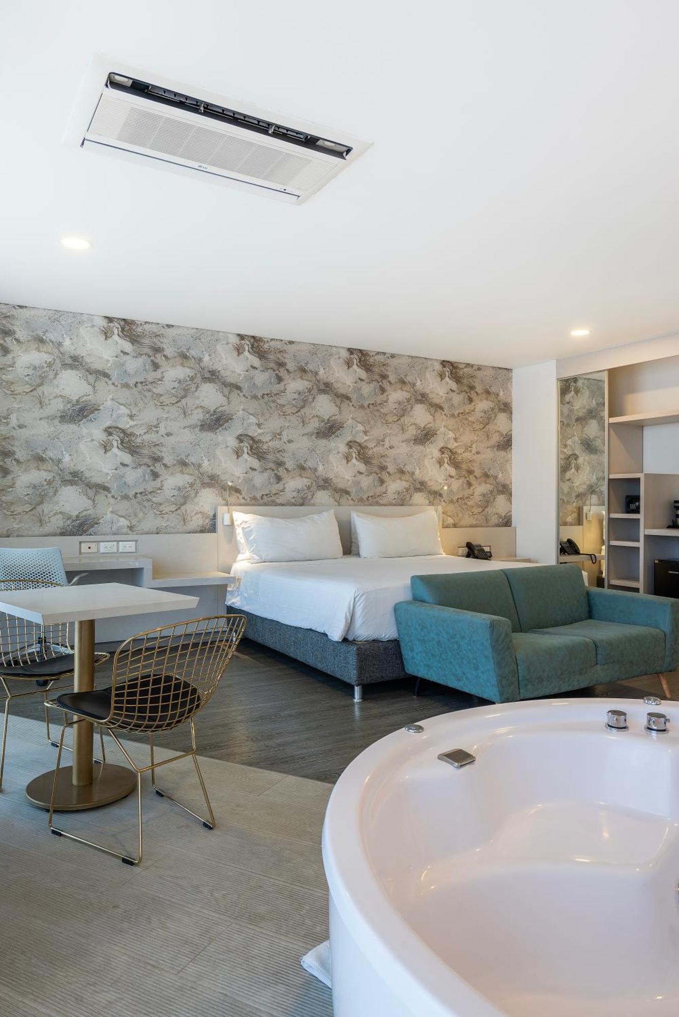 Hotel Black Tower Premium Богота Екстериор снимка