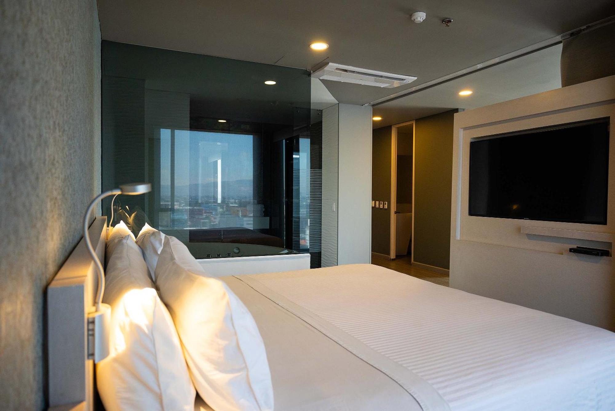 Hotel Black Tower Premium Богота Екстериор снимка